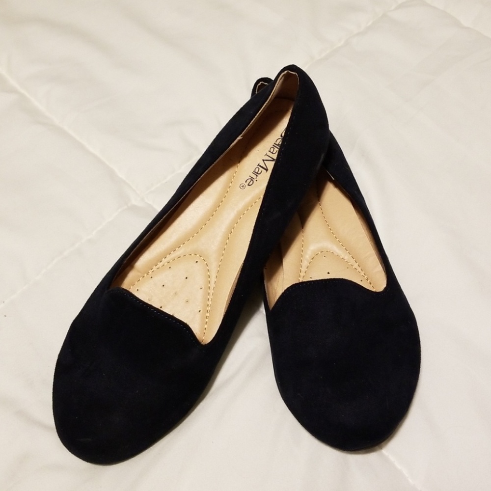 Flat dress shoes